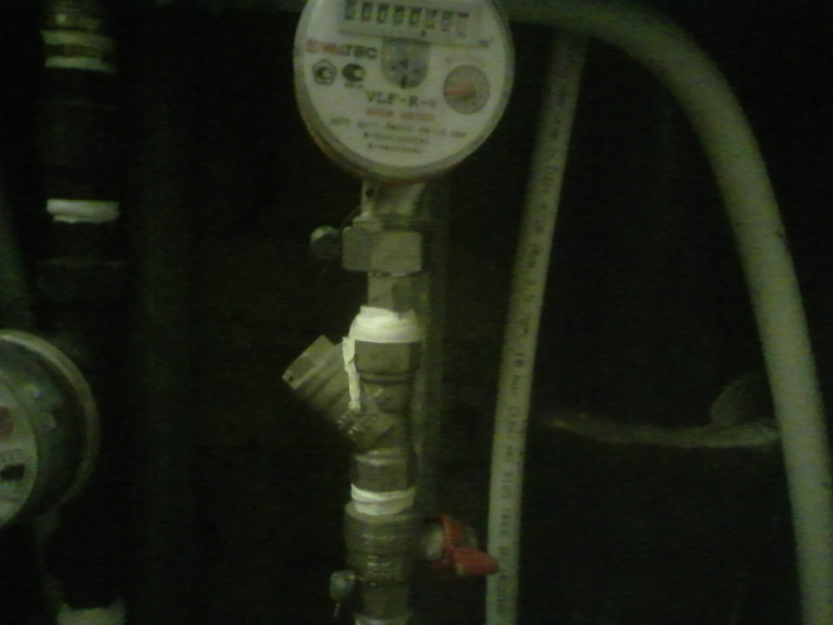 Горячая вода долго сливается а счетчик крутит