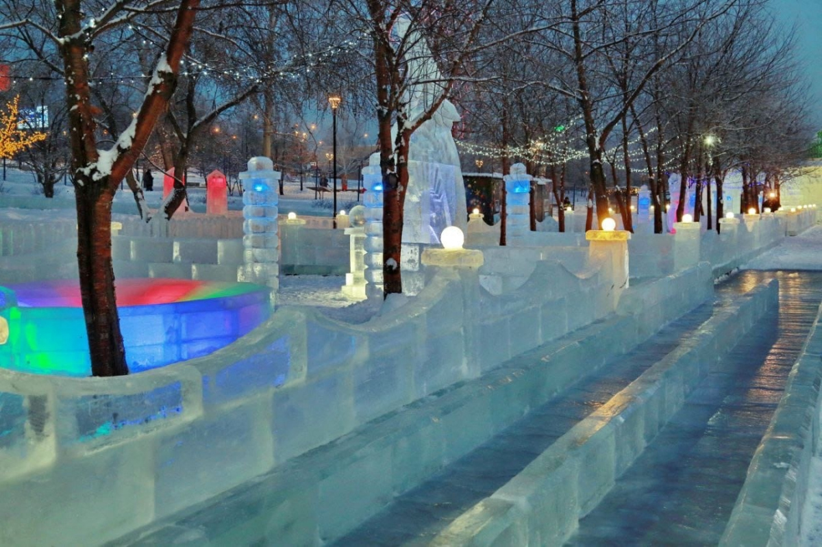 Ледовый городок на набережной новосибирск