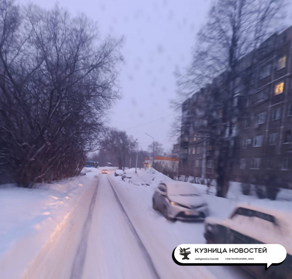 Новокузнечане обеспокоены параллельной парковкой и скоплением автохлама на улицах