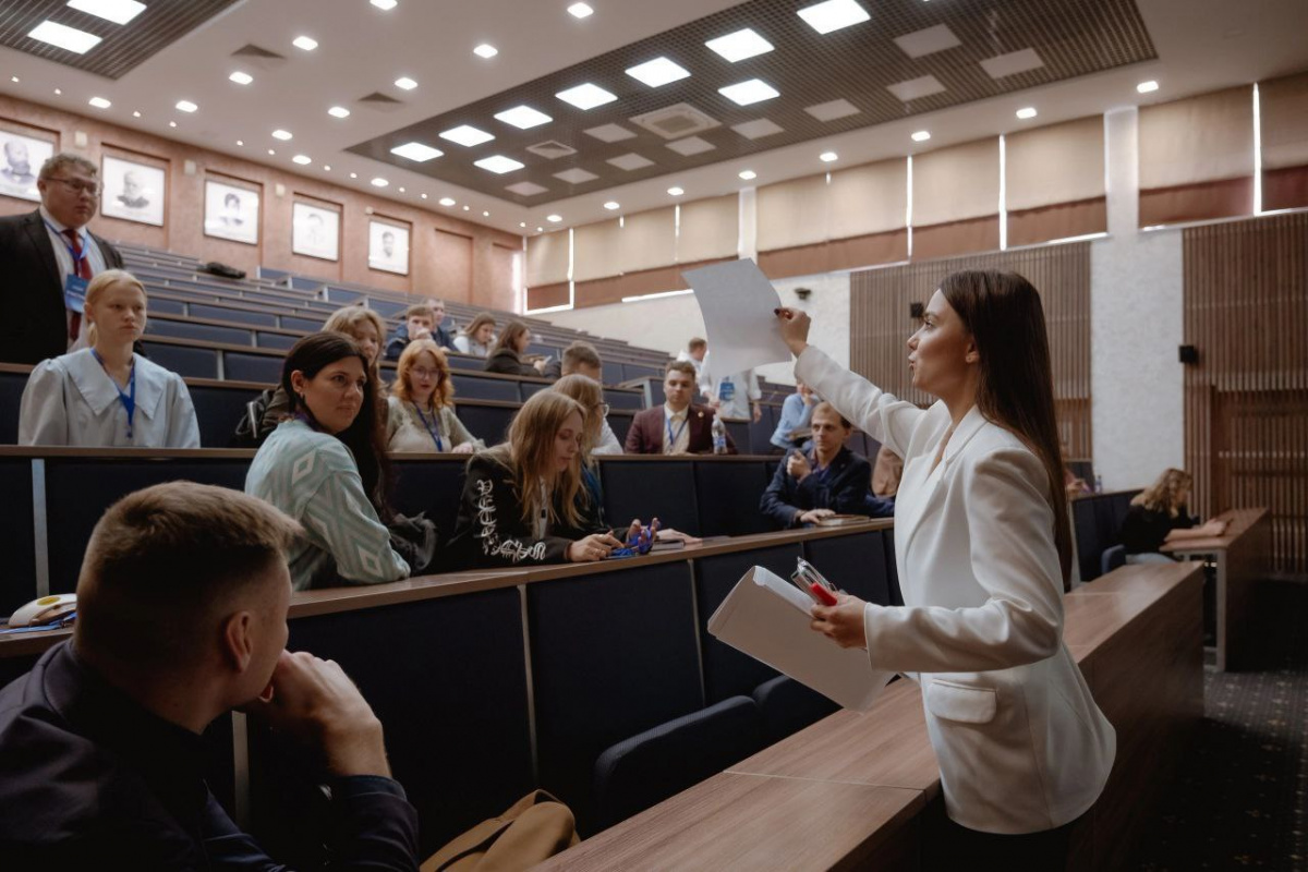 «Уникальные возможности для молодёжи»: Кузнецкие ферросплавы посетили форум «Старт»