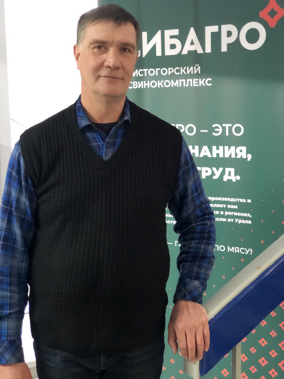 Работа для настоящих мужчин: тракторист, обвальщик и обладатель золотых рук о работе в Сибагро