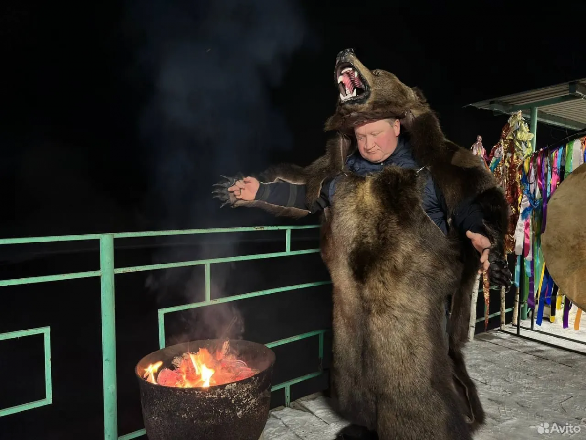 Шаман оделся в медвежью шкуру и даёт новокузнечанам «дельный совет»