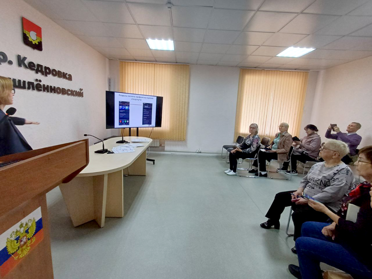 Со смартфоном на «ты»: «Ростелеком» провел для кемеровчан старшего возраста занятие по цифровой грамотности