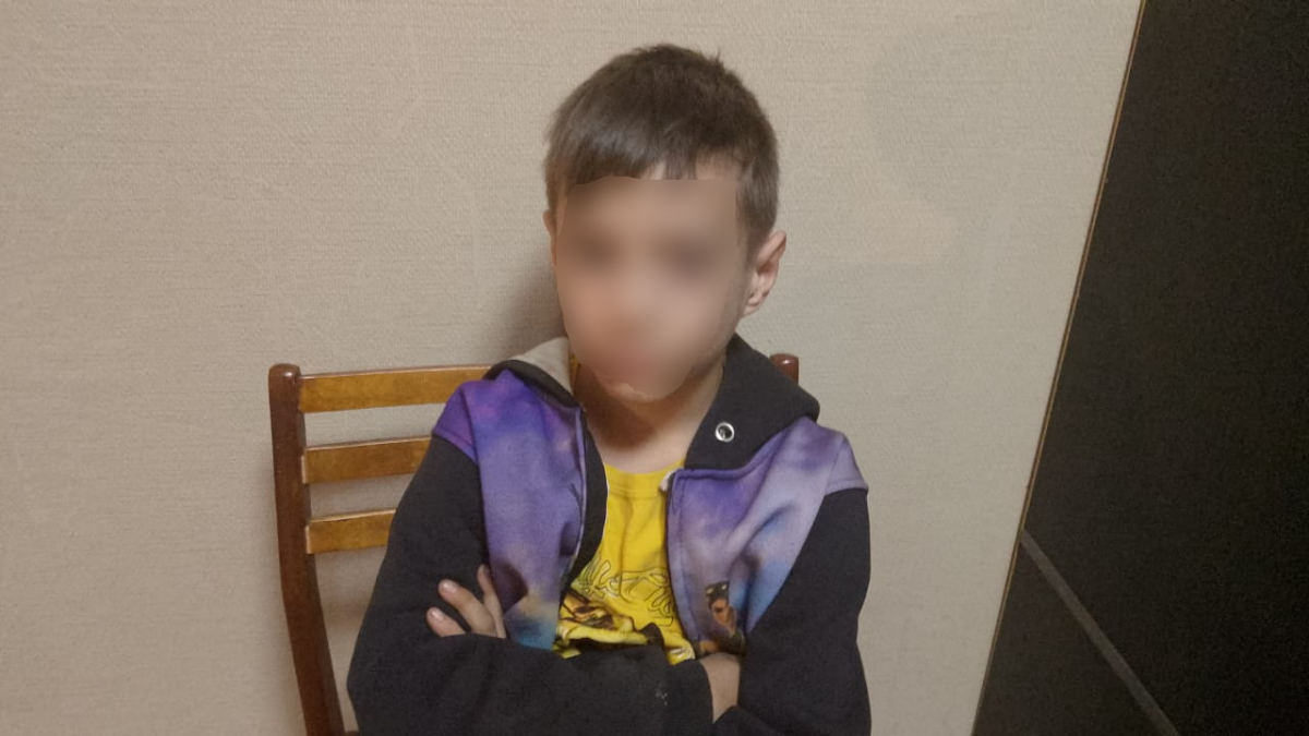Ушёл из дома и ночевал в подъезде: в Новокузнецке нашли пропавшего ребёнка