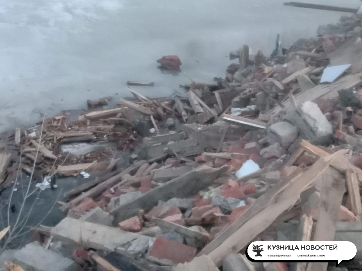 Обломки «сталинок» из Абашево свалили в озеро: нанесён ущерб природе