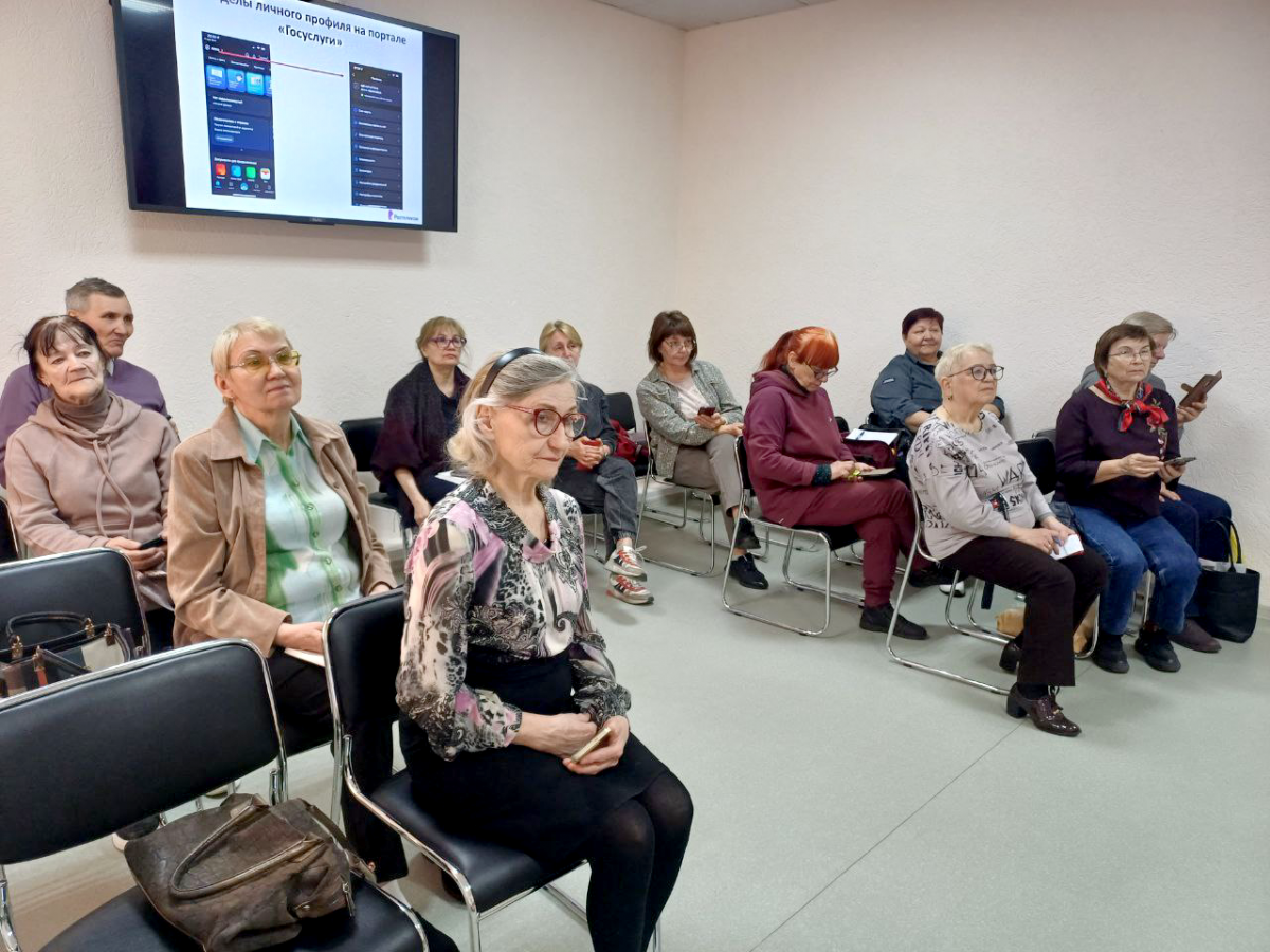 Со смартфоном на «ты»: «Ростелеком» провел для кемеровчан старшего возраста занятие по цифровой грамотности