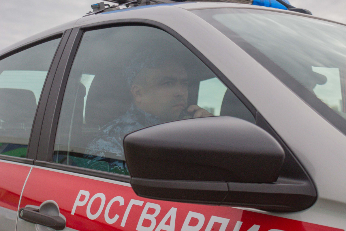 Росгвардейцы защитили новокузнечанку от агрессивного приятеля