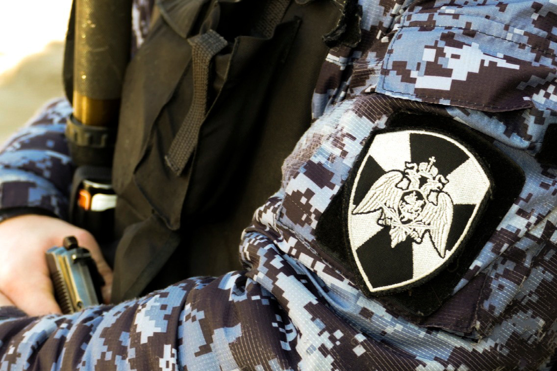 Росгвардейцы задержали предполагаемого виновника в причинении ножевого ранения своему приятелю