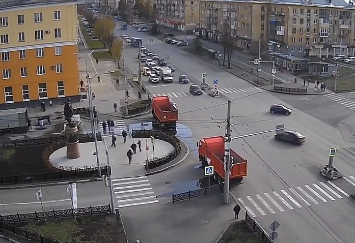 После фанфар — фонтан! Памятник Кутузову в Новокузнецке открыли… а потом затопили