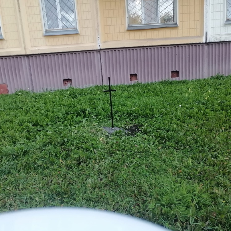 Стало известно зачем во дворе Берёзовой рощи поставили кресты